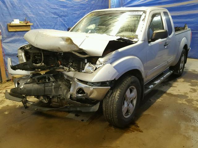 1N6AD06W05C416430 - 2005 NISSAN FRONTIER K SILVER photo 2