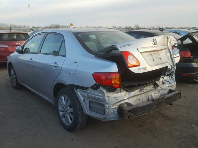 1NXBU40E79Z105863 - 2009 TOYOTA COROLLA BA SILVER photo 3