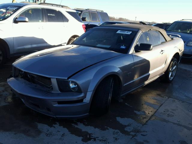 1ZVFT85H475369579 - 2007 FORD MUSTANG GT GRAY photo 2