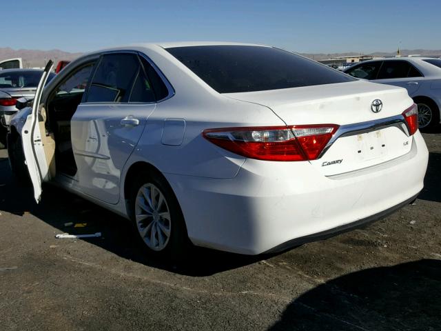 4T4BF1FK5FR506772 - 2015 TOYOTA CAMRY LE WHITE photo 3