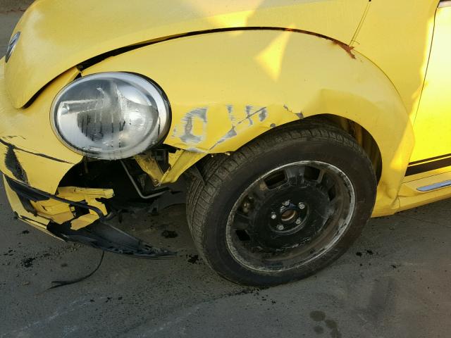 3VW5P7AT0DM817648 - 2013 VOLKSWAGEN BEETLE YELLOW photo 9