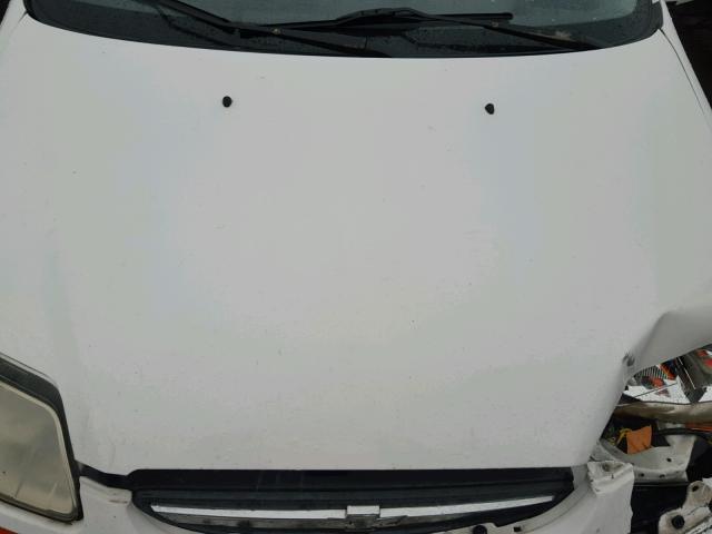 KL1TD56696B522320 - 2006 CHEVROLET AVEO BASE WHITE photo 7