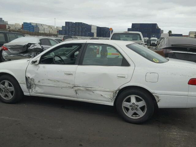 JT2BF22K110335912 - 2001 TOYOTA CAMRY CE WHITE photo 9