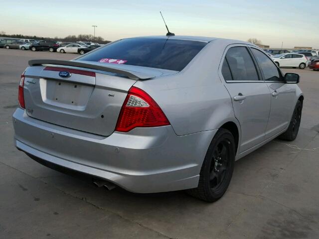 3FAHP0HA1BR251162 - 2011 FORD FUSION SE SILVER photo 4