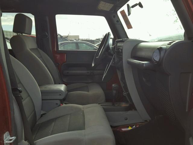 1J4GB39178L625540 - 2008 JEEP WRANGLER U MAROON photo 5
