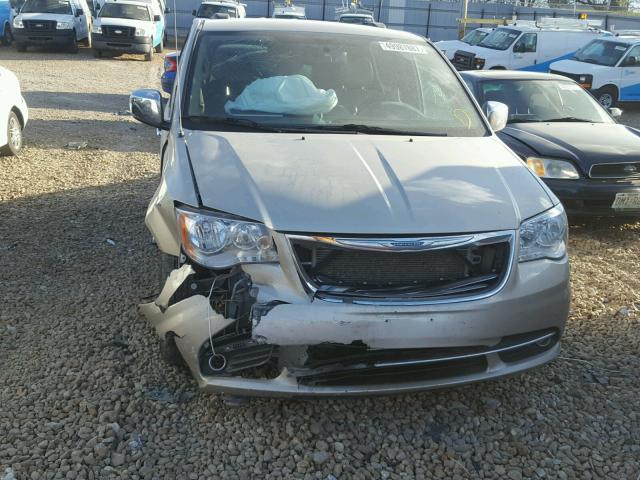 2C4RC1CG5DR621713 - 2013 CHRYSLER TOWN & COU TAN photo 9