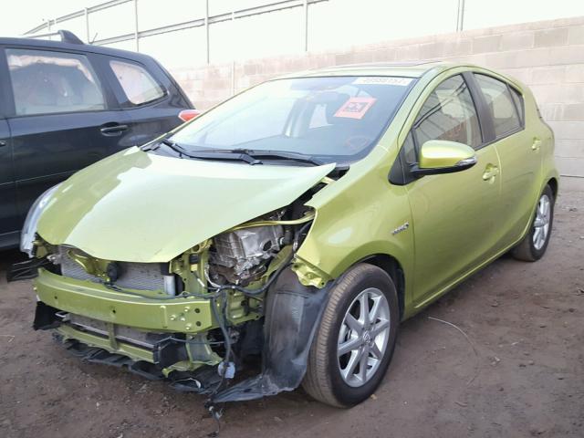 JTDKDTB38F1091060 - 2015 TOYOTA PRIUS C GREEN photo 2