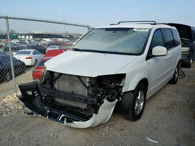 2D4RN5DG5BR684715 - 2011 DODGE GRAND CARA WHITE photo 2