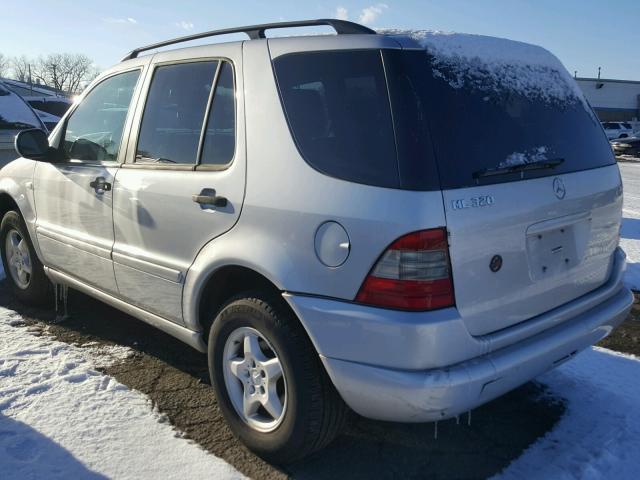 4JGAB54E9YA219509 - 2000 MERCEDES-BENZ ML 320 SILVER photo 3