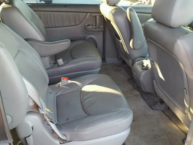 5TDZK22C19S233674 - 2009 TOYOTA SIENNA XLE GRAY photo 6