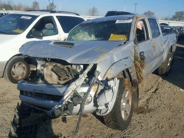 3TMMU4FN9AM018060 - 2010 TOYOTA TACOMA DOU SILVER photo 2