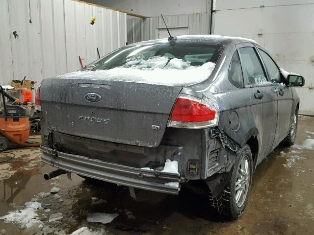 1FAHP35N49W177994 - 2009 FORD FOCUS SE GRAY photo 4