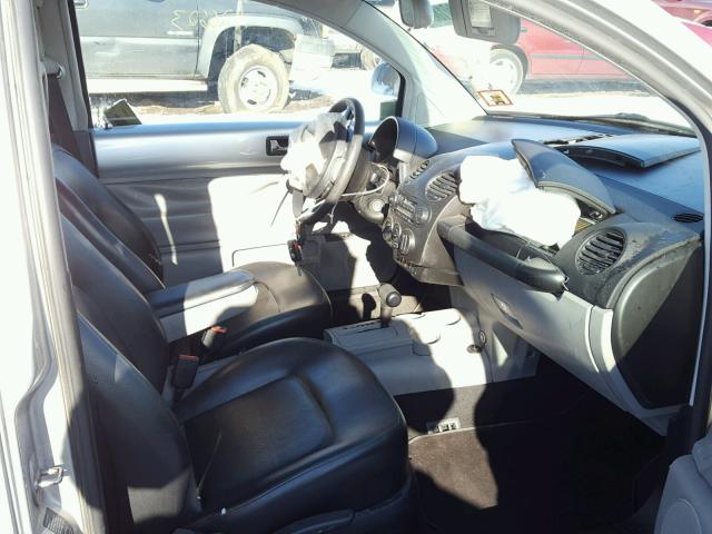 3VWCC21C6YM431182 - 2000 VOLKSWAGEN NEW BEETLE 银色 照片 5