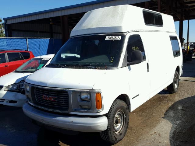 1GTHG39R511187670 - 2001 GMC SAVANA G35 WHITE photo 2