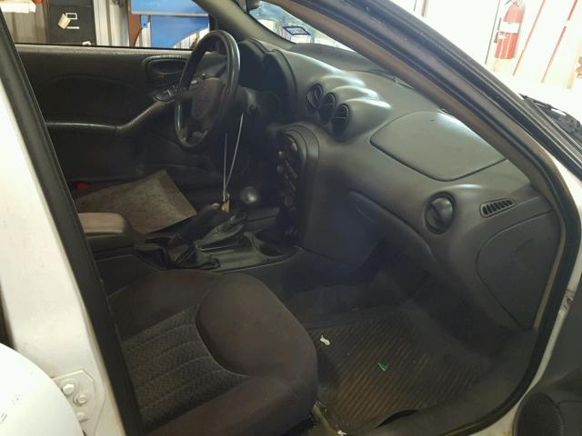 1G2NF52EX4C237209 - 2004 PONTIAC GRAND AM S WHITE photo 5