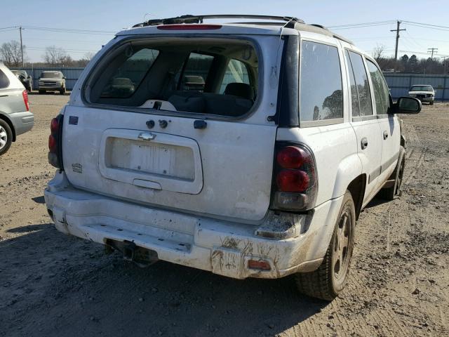 1GNDT13S752267537 - 2005 CHEVROLET TRAILBLAZE WHITE photo 4