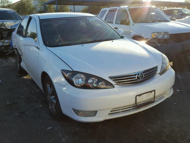 4T1BA30K75U071832 - 2005 TOYOTA CAMRY SE WHITE photo 1