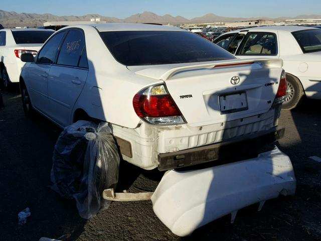 4T1BA30K75U071832 - 2005 TOYOTA CAMRY SE WHITE photo 3