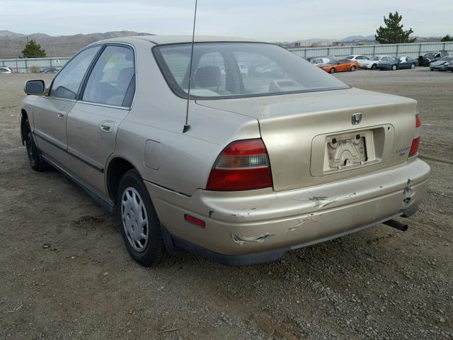 JHMCD5646RC021647 - 1994 HONDA ACCORD LX WHITE photo 3