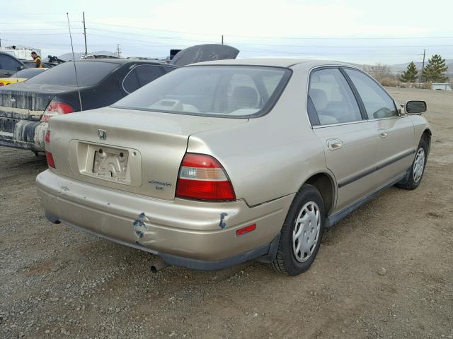 JHMCD5646RC021647 - 1994 HONDA ACCORD LX WHITE photo 4