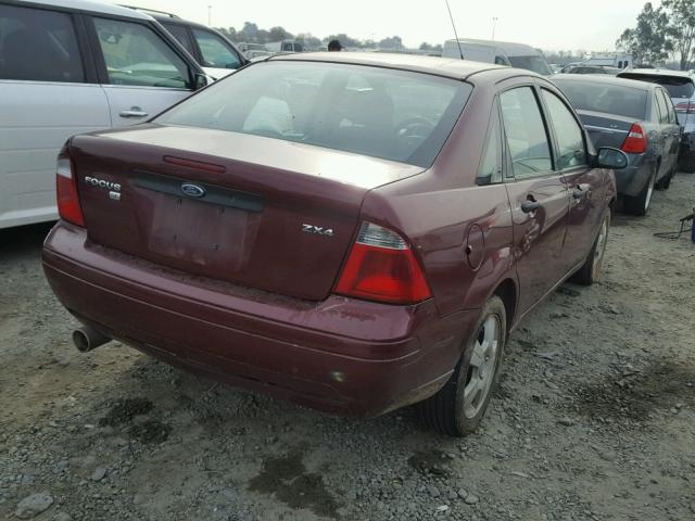 1FAFP34N96W154425 - 2006 FORD FOCUS ZX4 RED photo 4