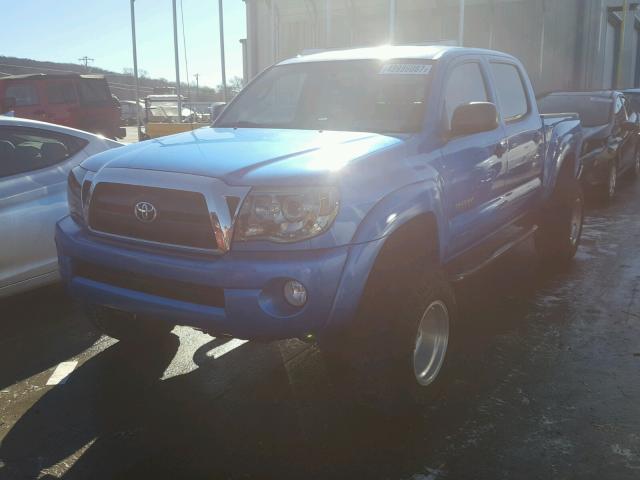 3TMJU62N57M035175 - 2007 TOYOTA TACOMA DOU BLUE photo 2