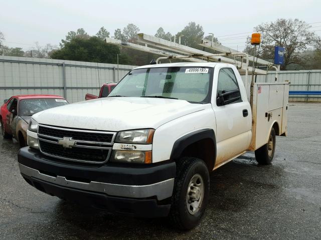 1GBHC24U36E130941 - 2006 CHEVROLET SILVERADO WHITE photo 2