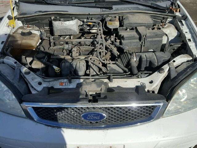 1FAFP31N26W256833 - 2006 FORD FOCUS ZX3 WHITE photo 7