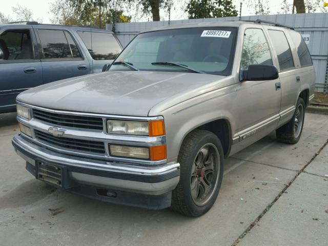 1GNEC13R8XJ368533 - 1999 CHEVROLET TAHOE C150 TAN photo 2