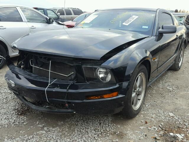 1ZVFT80N365166842 - 2006 FORD MUSTANG BLACK photo 2