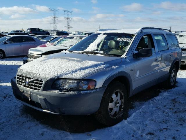 YV1SZ58D721070041 - 2002 VOLVO V70 XC SILVER photo 2