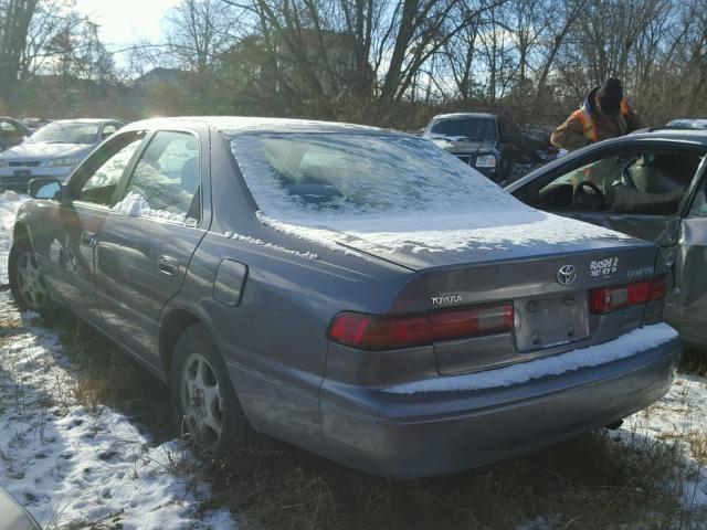 JT2BG22K9X0311220 - 1999 TOYOTA CAMRY LE GRAY photo 3