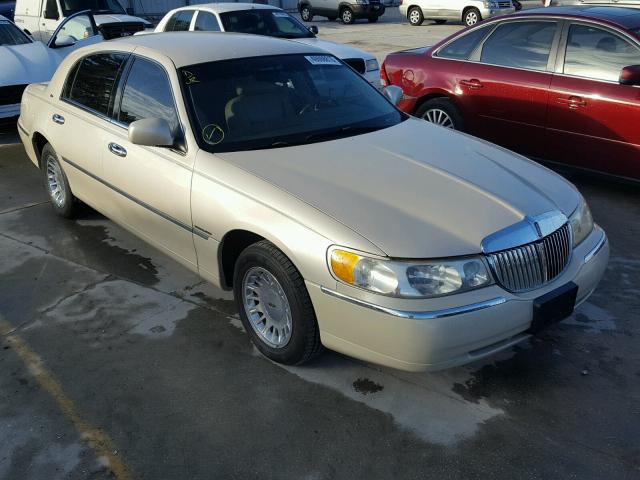 1LNHM83W0XY661282 - 1999 LINCOLN TOWN CAR C TAN photo 1