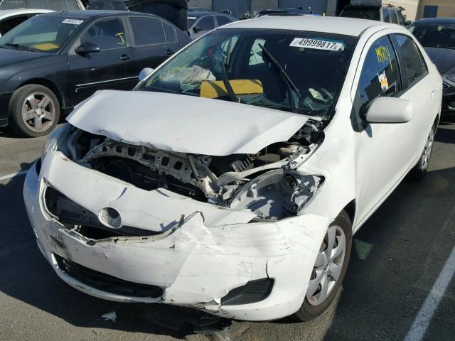 JTDBT923X71067656 - 2007 TOYOTA YARIS WHITE photo 2