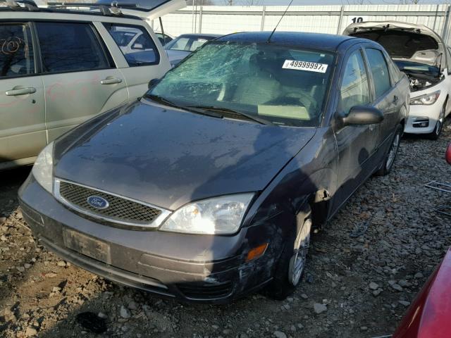 1FAFP34N57W255446 - 2007 FORD FOCUS ZX4 GRAY photo 2