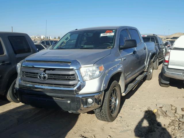 5TFDW5F13EX383119 - 2014 TOYOTA TUNDRA CRE SILVER photo 2