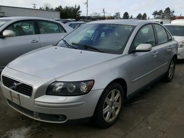 YV1MS682952046579 - 2005 VOLVO S40 T5 SILVER photo 2