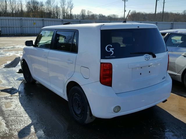 JTLKE50E281016469 - 2008 SCION XB WHITE photo 3