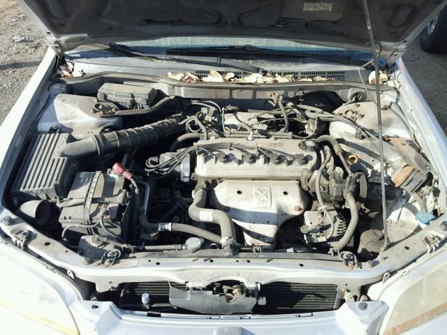 1HGCG5649WA018064 - 1998 HONDA ACCORD LX SILVER photo 7