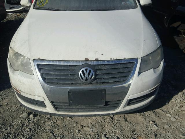 WVWJK73C17P073912 - 2007 VOLKSWAGEN PASSAT WHITE photo 9