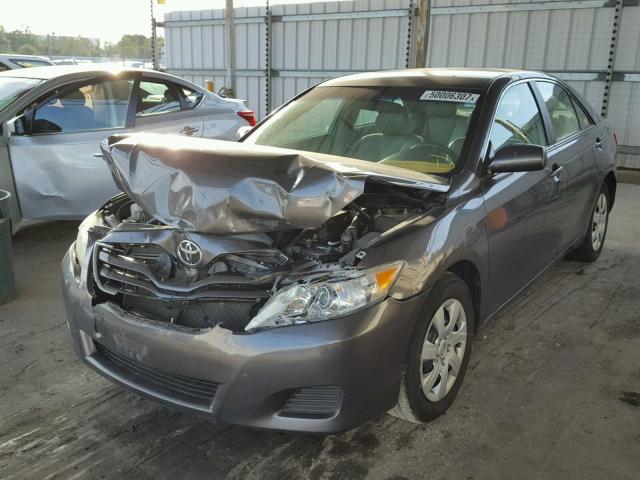 4T4BF3EK4AR074018 - 2010 TOYOTA CAMRY BASE GRAY photo 2