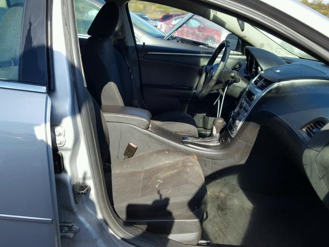 1G1ZC5EU5CF120636 - 2012 CHEVROLET MALIBU 1LT SILVER photo 5