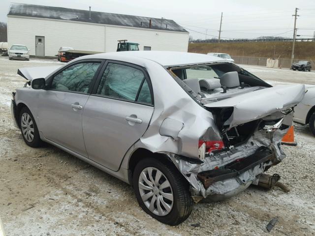 2T1BU4EE7CC757318 - 2012 TOYOTA COROLLA BA SILVER photo 3