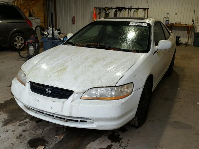 1HGCG2250YA038039 - 2000 HONDA ACCORD EX WHITE photo 2