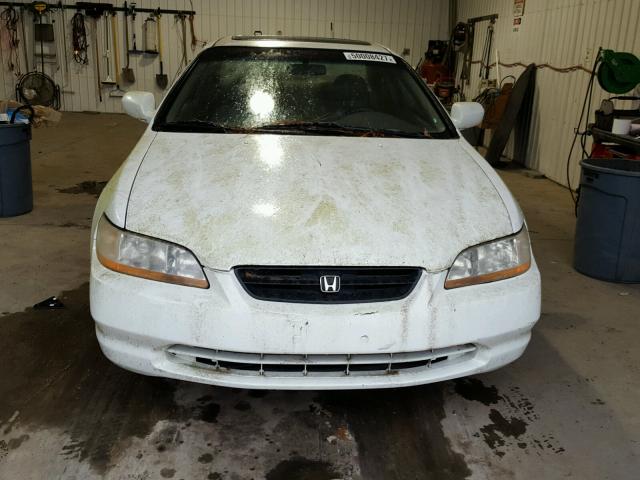 1HGCG2250YA038039 - 2000 HONDA ACCORD EX WHITE photo 9