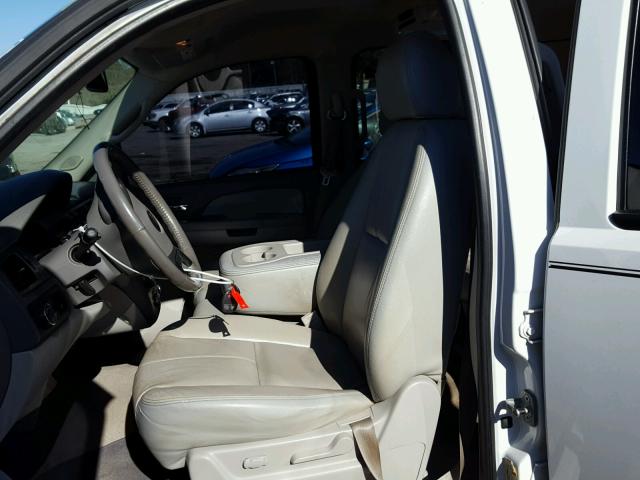 3GNFC16017G125536 - 2007 CHEVROLET SUBURBAN C WHITE photo 5