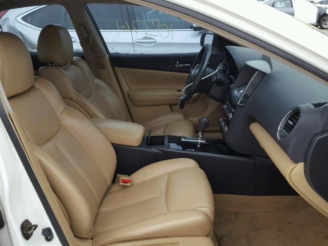 1N4AA5AP2AC842628 - 2010 NISSAN MAXIMA S Blanc photo 5