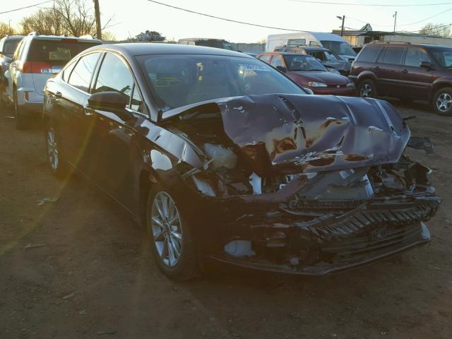 3FA6P0H74HR107075 - 2017 FORD FUSION SE MAROON photo 1