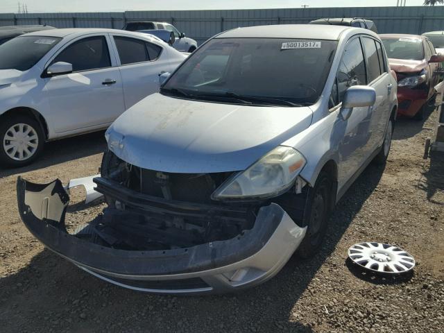 3N1BC13E28L453549 - 2008 NISSAN VERSA S GRAY photo 2