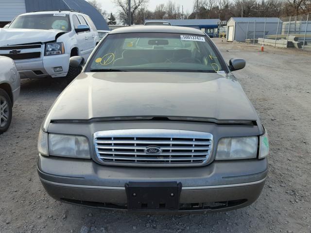 2FAFP71W2YX129684 - 2000 FORD CROWN VICT GRAY photo 9